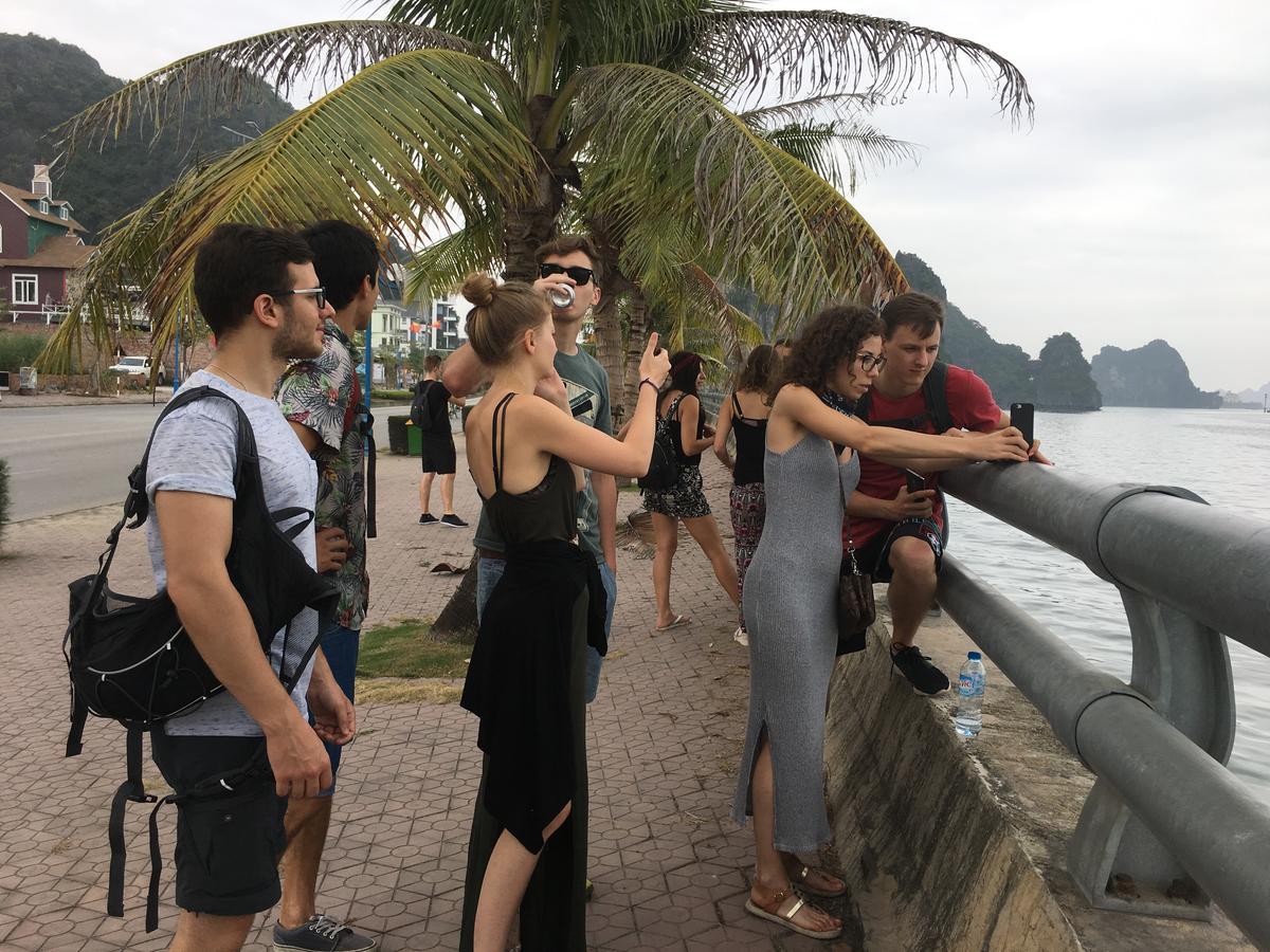 Halo Bay Homestay Ha Long Buitenkant foto