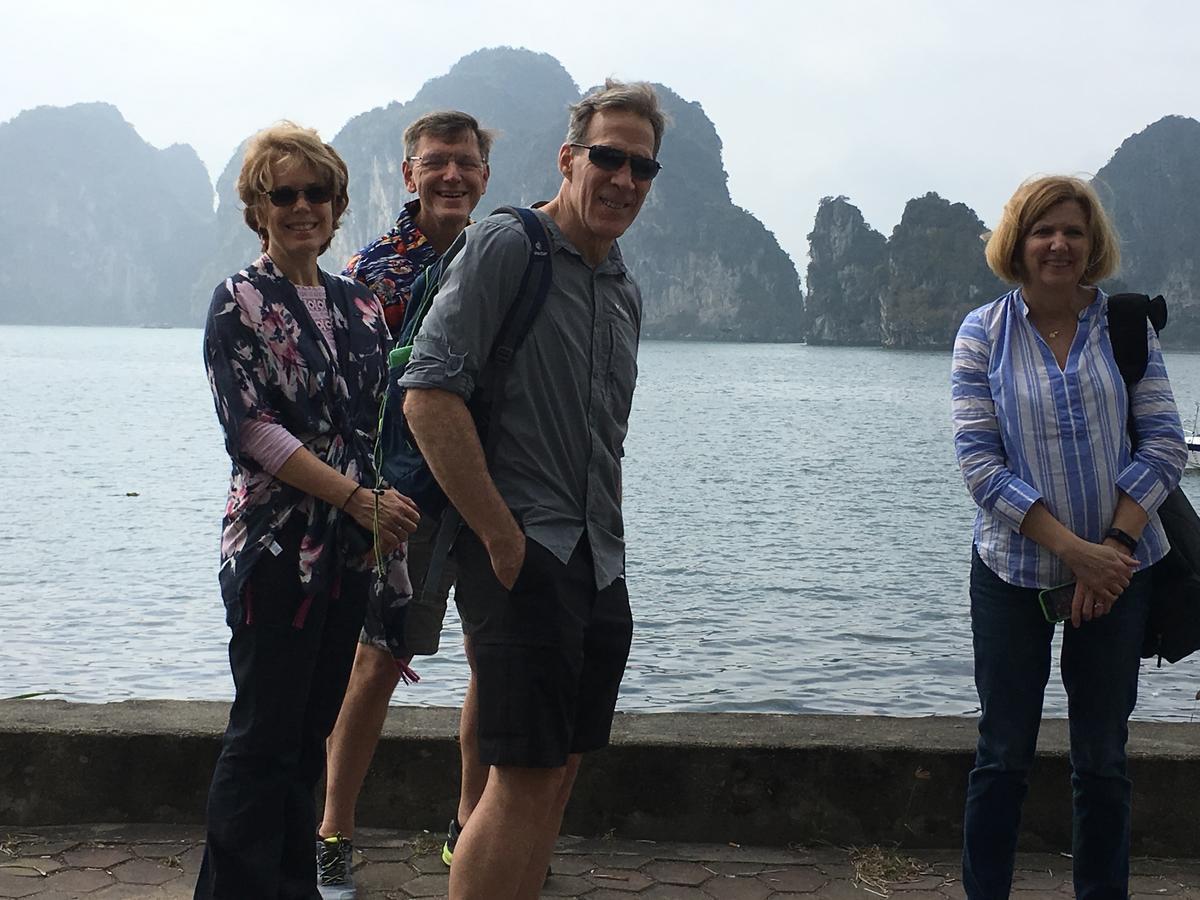 Halo Bay Homestay Ha Long Buitenkant foto